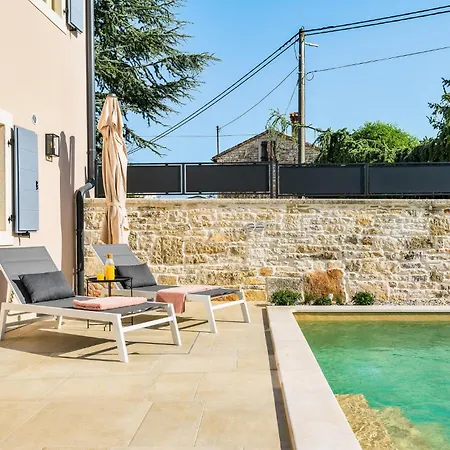 In With Outdoor Swimming Pool Holiday home *